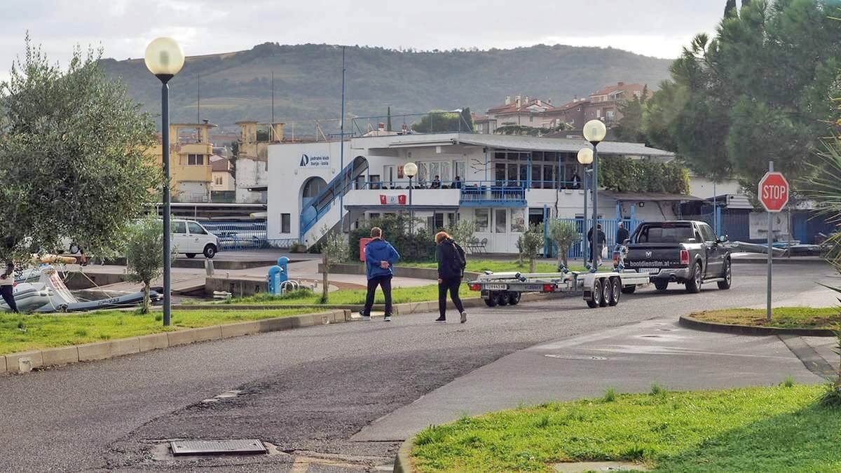 Jadralni klub Burja - pogled iz marine. Oktober 2025