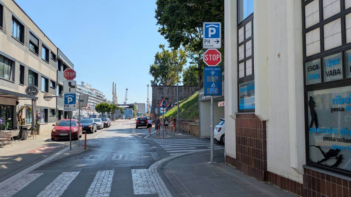 Pot do garaže Belvedere v Kopru – vhod na desni strani